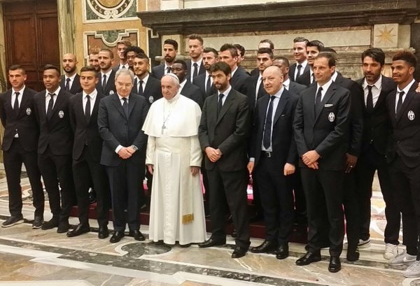Coppa Italia, Milan e Juventus in udienza dal Papa: «Siate campioni nella vita»