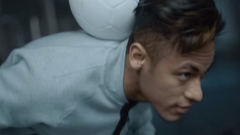 Calcio e capoeira: Neymar è uno spettacolo