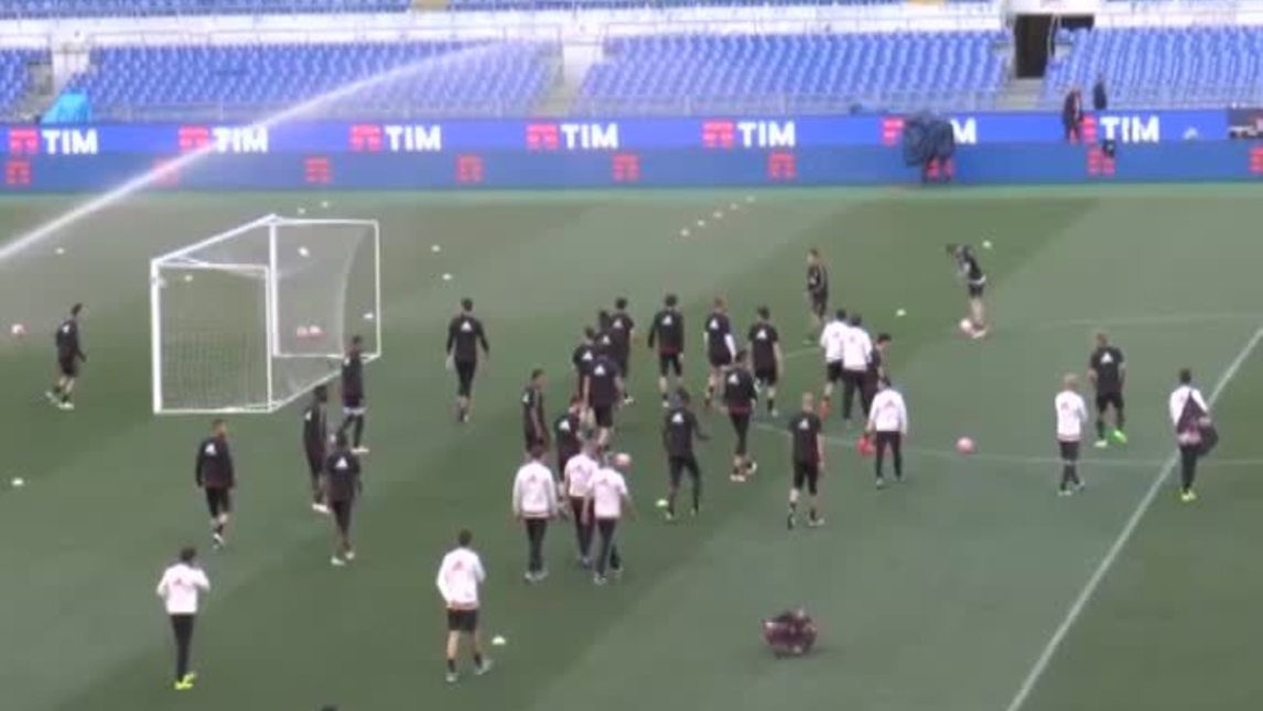 Il Milan si allena: la finale di Coppa è vicina