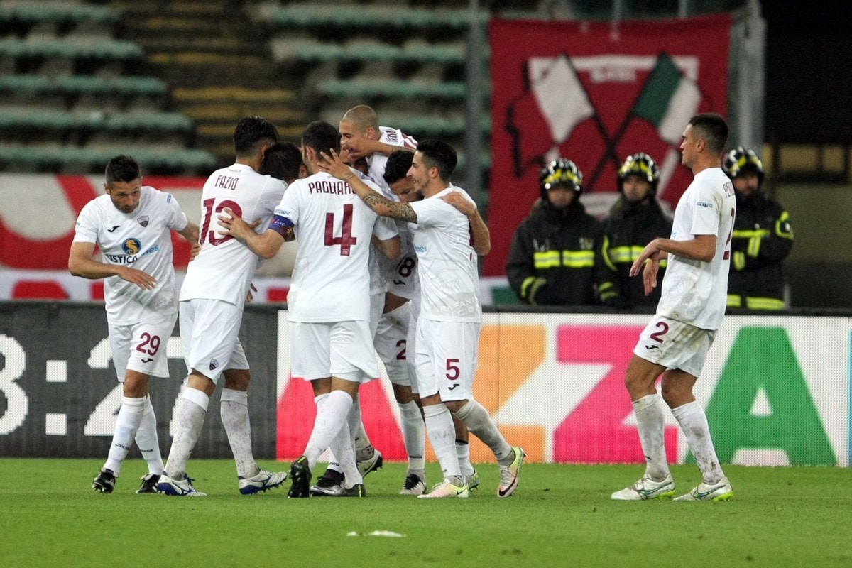 Serie B, retrocede il Livorno. Spareggio Salernitana-Lanciano. Trapani 3°, Bari ko. Pescara scavalcato