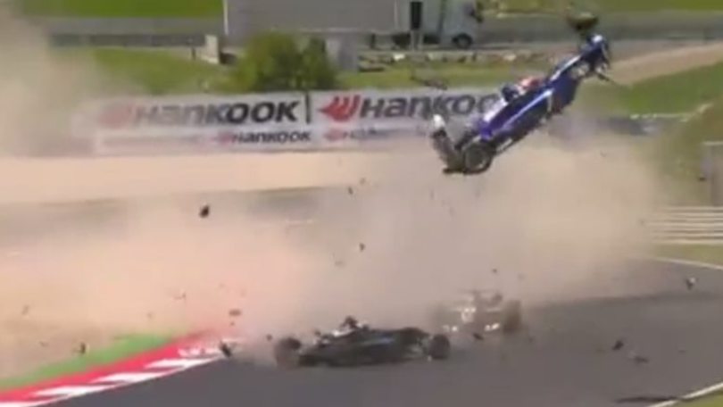 Formula 3, incidente terrificante: l'auto prende il volo