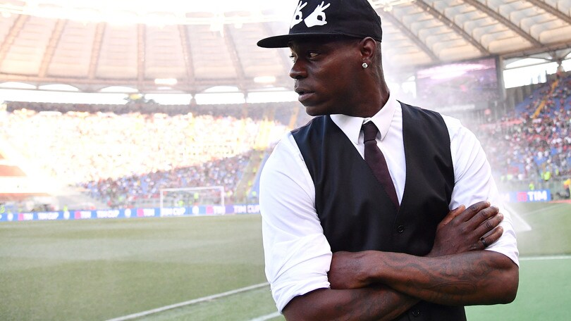 Coppa Italia Milan, Balotelli sul prato dell'Olimpico prima della finale