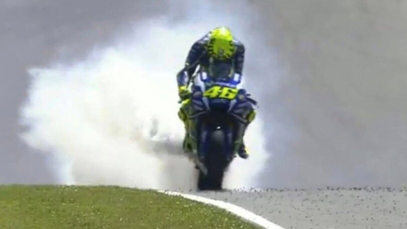 MotoGp Mugello, Rossi rompe il motore e va fuori