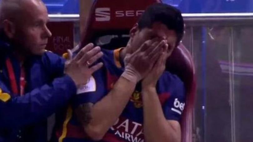 Coppa del Re, Barcellona-Siviglia: Suarez esce per infortunio e piange in panchina