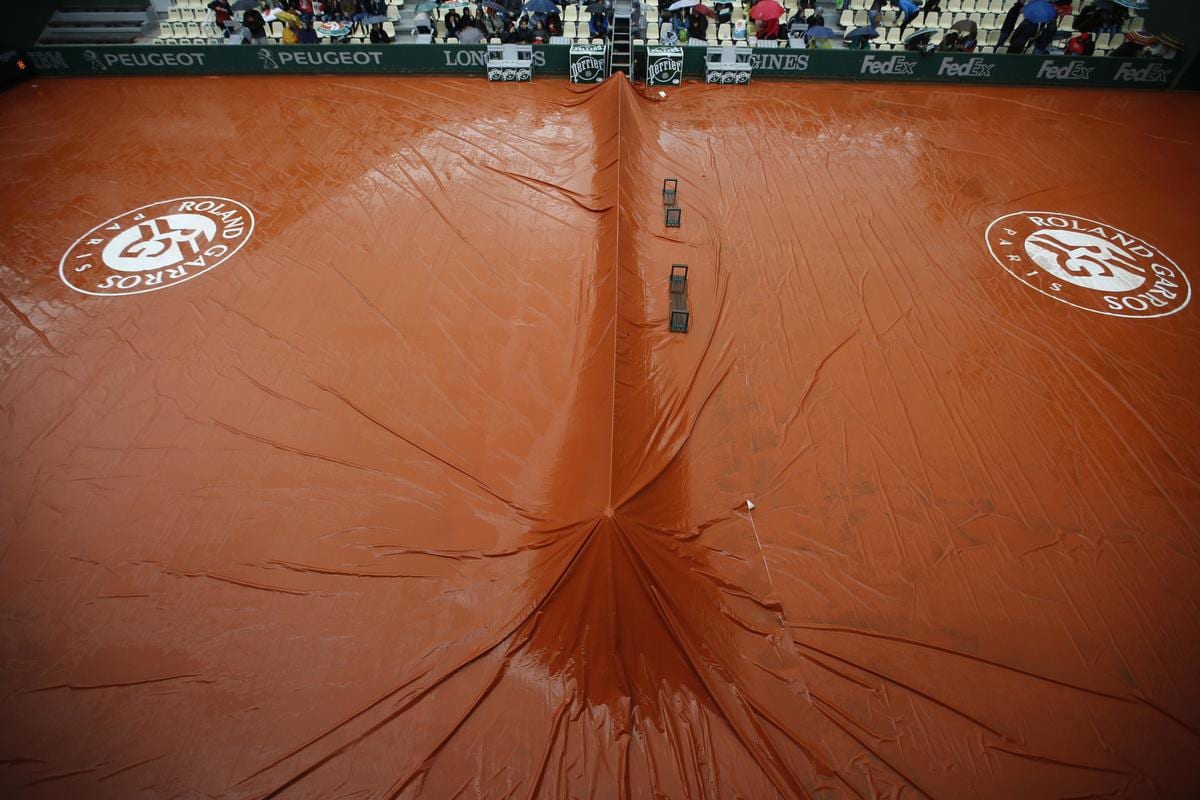 Tennis Roland Garros, la pioggia rallenta il programma