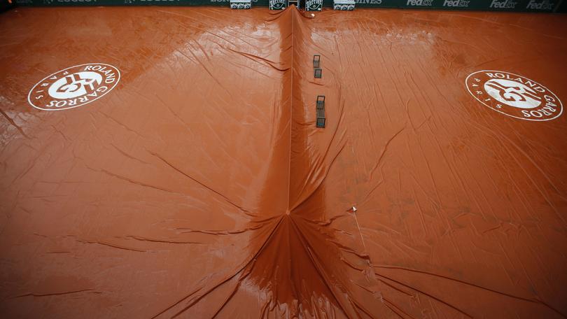 Tennis Roland Garros, la pioggia rallenta il programma
