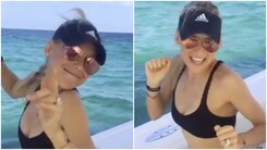 La Kournikova si scatena: ballo sexy in barca