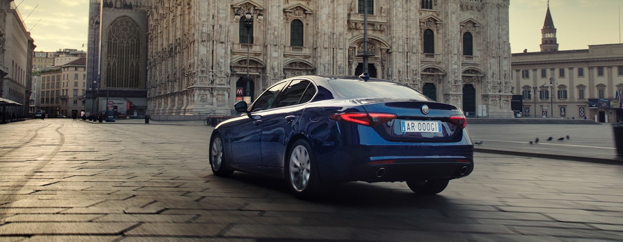 Alfa Giulia, la milanese "provoca" le concorrenti tedesche