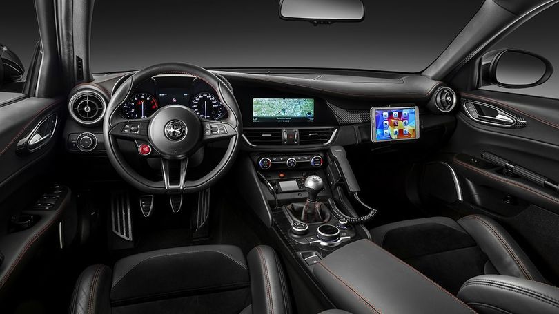 Alcantara sale a bordo dell'Alfa Romeo Giulia
