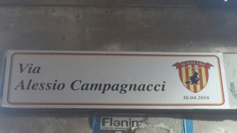 Benevento, vie intitolate ai giocatori: arriva la maxi multa