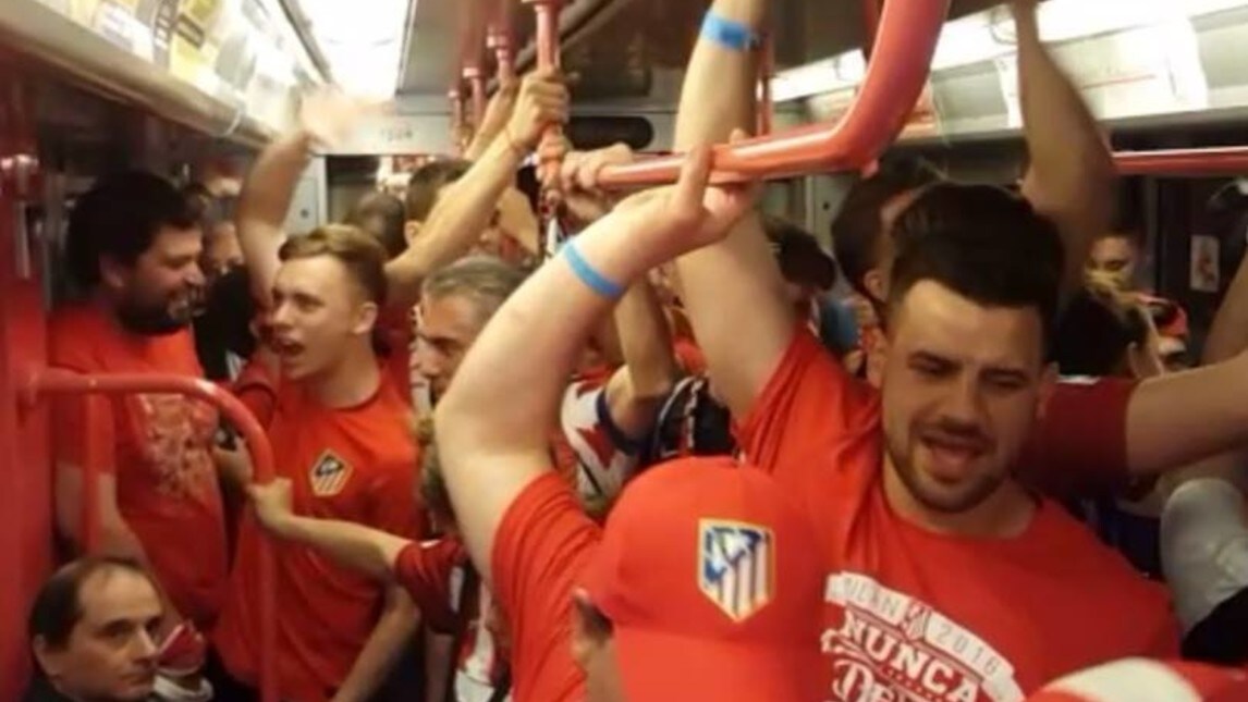 In metro con i tifosi dell'Atletico Madrid: è festa senza sosta
