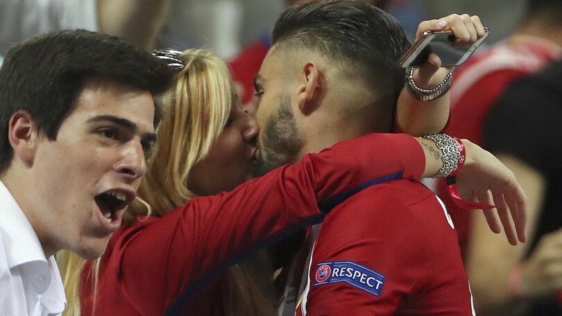 Real-Atletico, Carrasco show a San Siro: segna e corre a baciare la fidanzata
