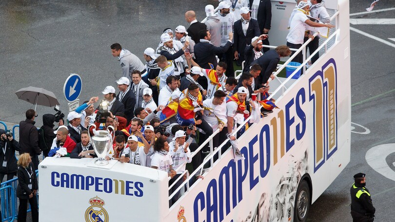 Champions: Real, festa all'alba con i tifosi a Madrid