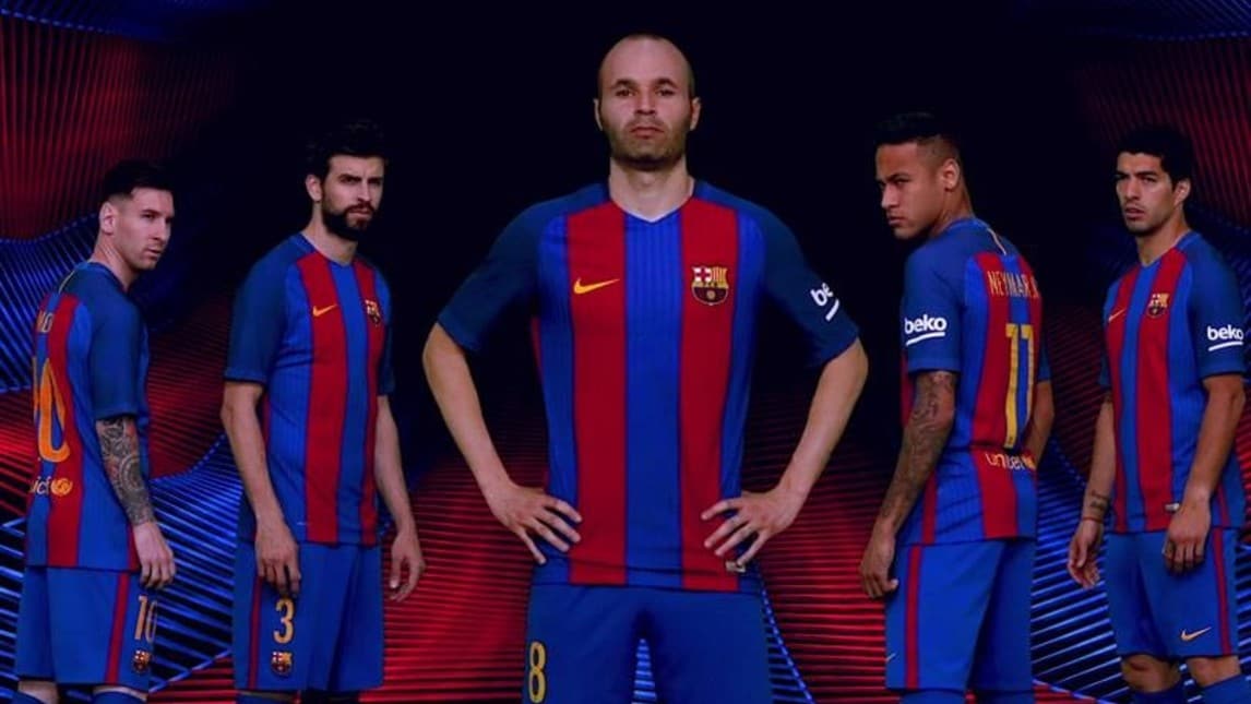 Messi, Neymar e Suarez presentano la maglia del Barça