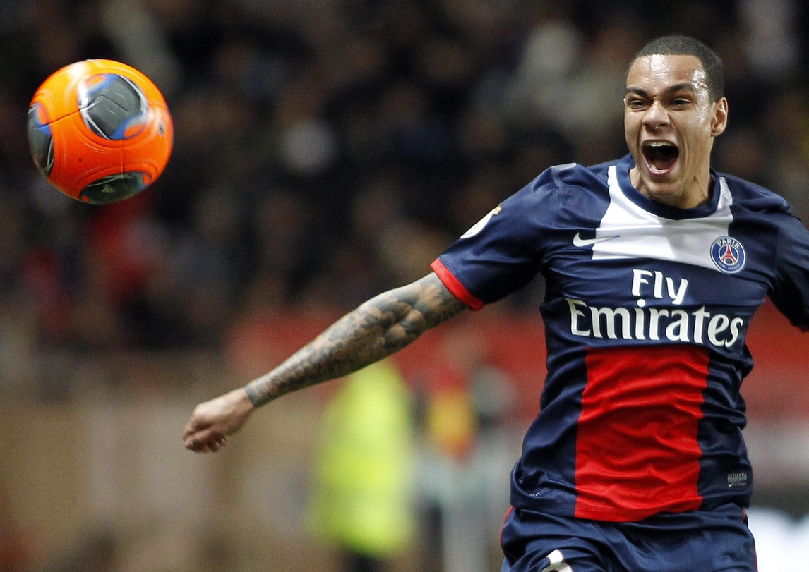Roma, van der Wiel offerto al Barcellona