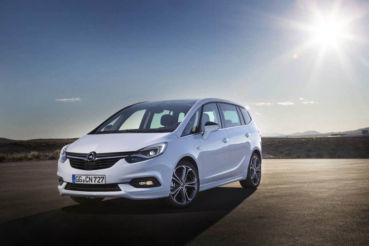 Opel Zafira restyling: foto