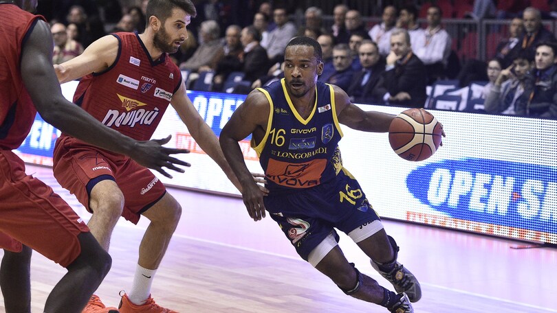 Basket A2, Scafati sul 2-0, finale vicina
