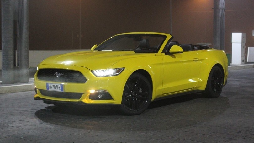 Ford Mustang 2.3 Convertibile: foto