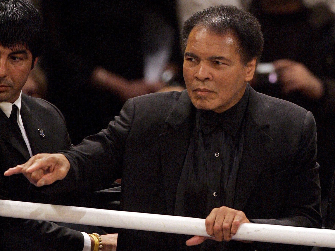 Pugilato, Muhammad Ali in ospedale: condizioni preoccupanti
