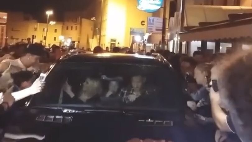 Totti al ristorante ad Anzio, si sparge la voce e...