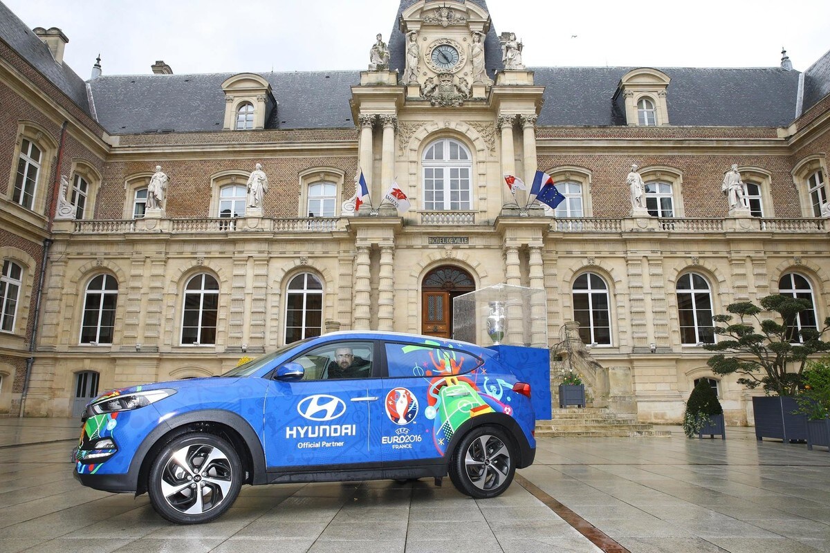 Hyundai porta in giro la coppa di Euro 2016