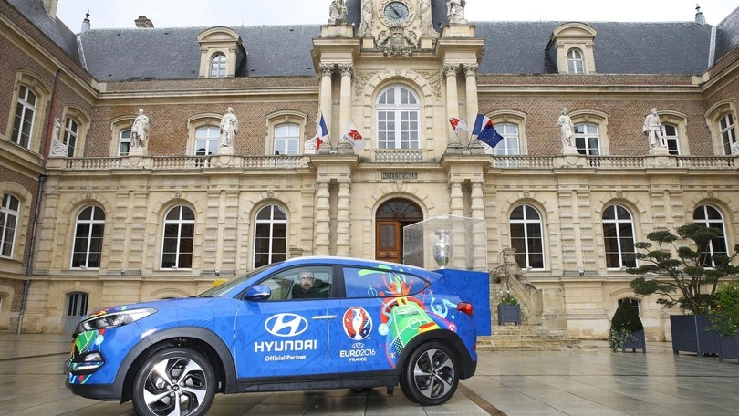 Hyundai porta in giro la coppa di Euro 2016