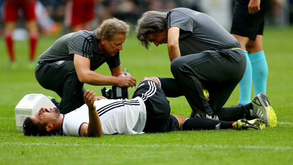 Allarme Germania: Khedira esce dopo 45' dell'amichevole con l'Ungheria