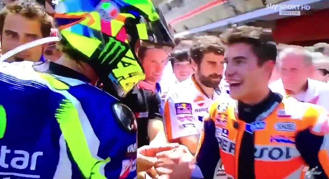 MotoGp, Marquez: «Stretta di mano di Rossi molto importante»