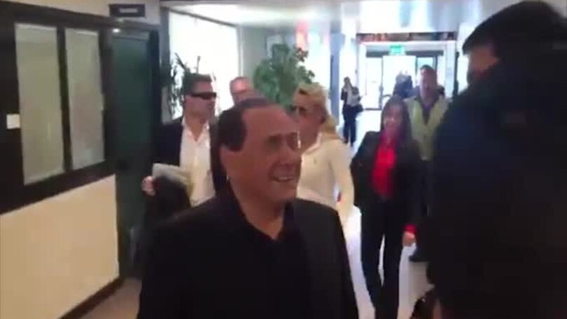Berlusconi: "Se mi presti i soldi compro..."