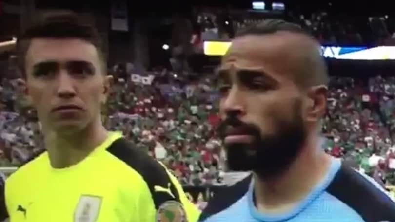 Coppa America: gioca l'Uruguay, ma l'inno è del Cile. Giocatori di pietra