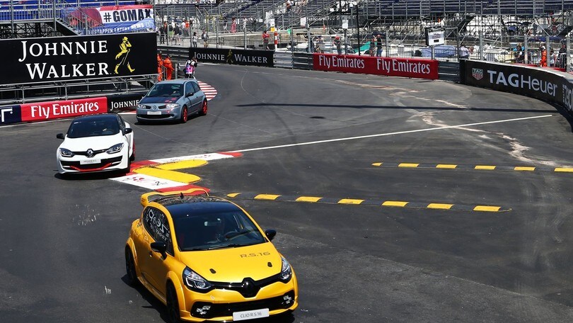 Magnussen gira a Montecarlo con la Clio da 275 cv