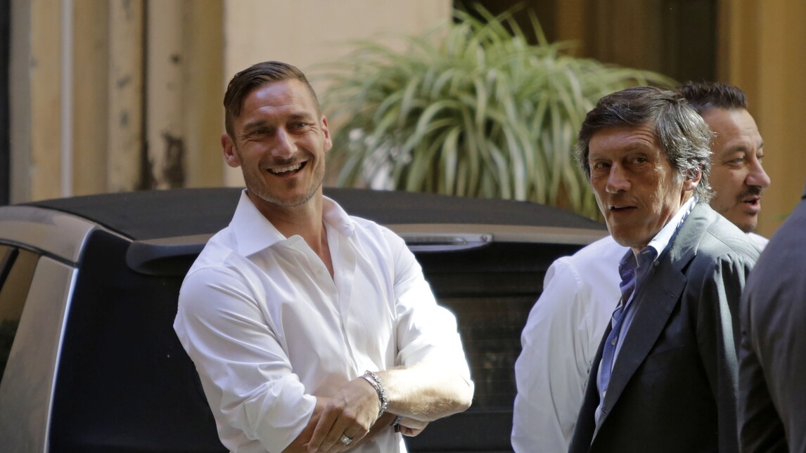 Roma, Totti rinnova fino al 2017: ecco le foto dell'incontro con Pallotta