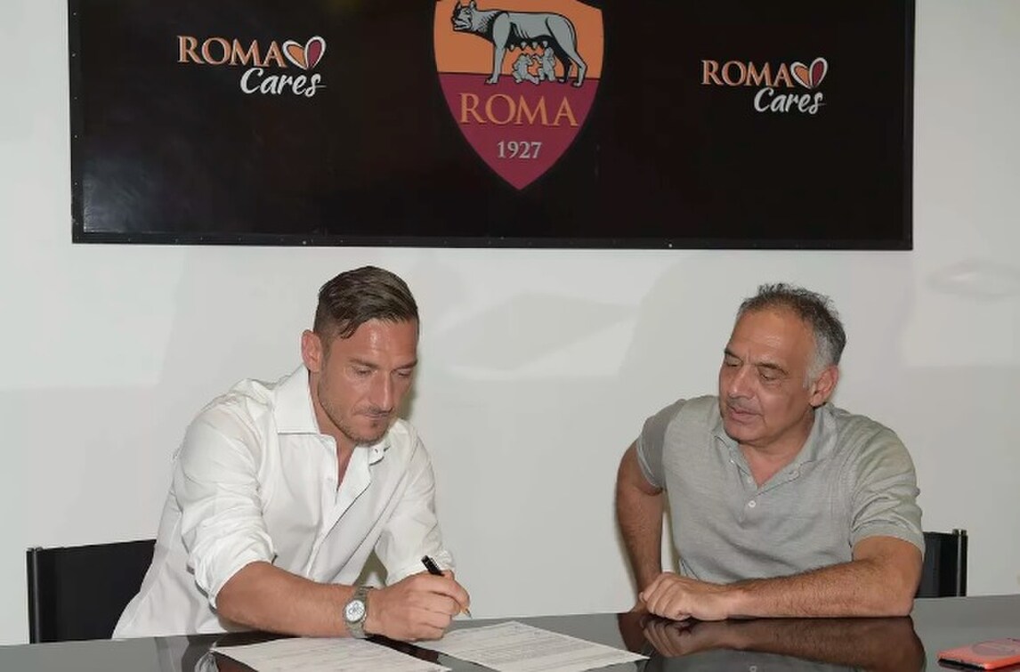 Ufficiale, Totti rinnova con la Roma fino al 2017: «E' la realizzazione di un sogno»