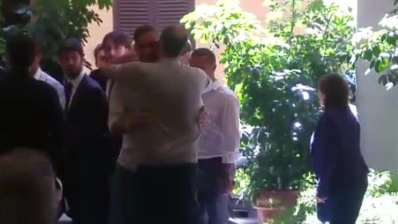 Roma, l'abbraccio tra Totti e Pallotta