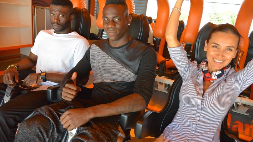 Balotelli si diverte a Gardaland