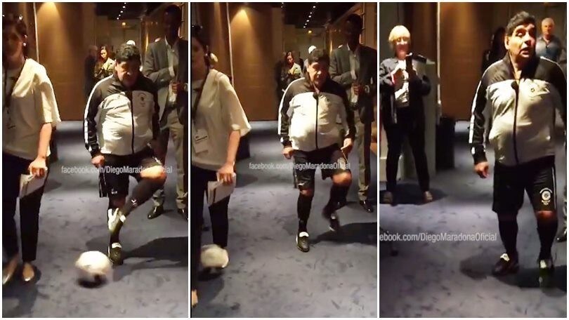C'è Maradona? Attento al tunnel... Che classe!