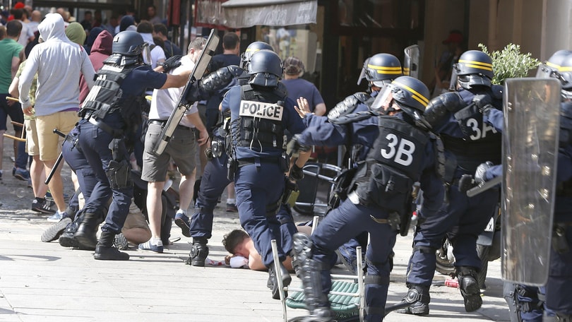 Euro 2016, l'Uefa: «Russia esclusa se ci saranno nuovi incidenti»