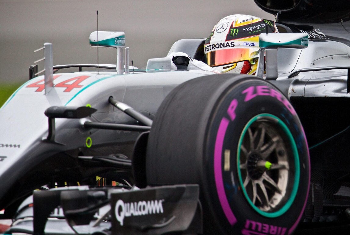 F1, Gp Canada: pole Hamilton, Vettel vola ma è terzo