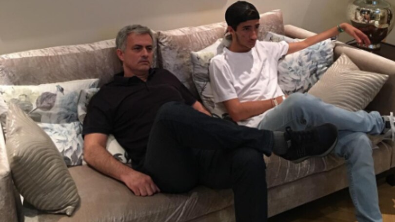 Mourinho guarda gli Europei in tv: «Il divano è già stanco...»