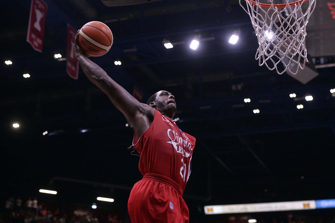 Milano torna avanti: Sanders regala il match-point