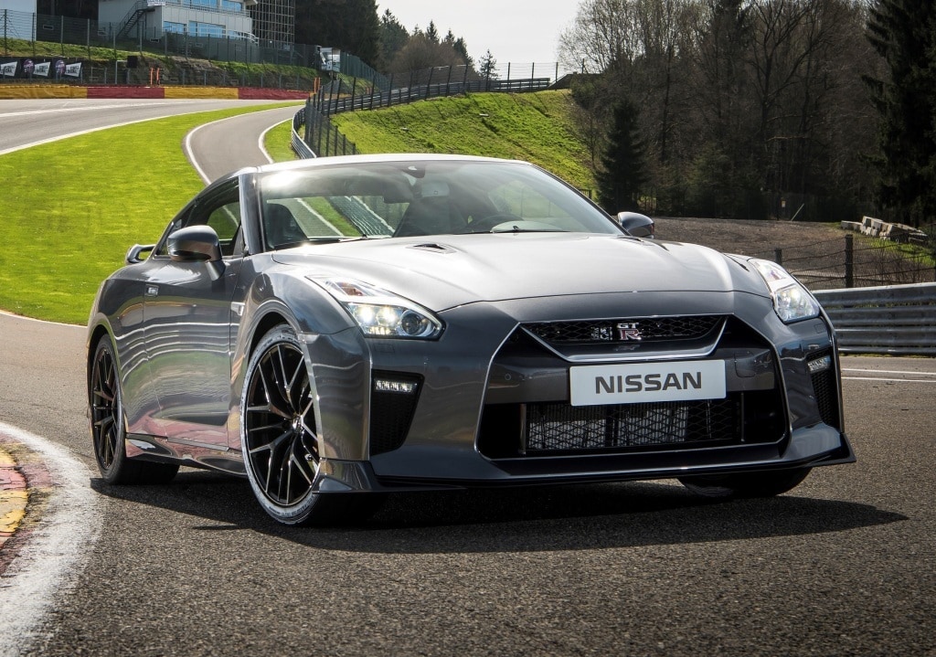 Nissan GT-R, il gioiello artigianale si guida facile anche all'università di Schumi