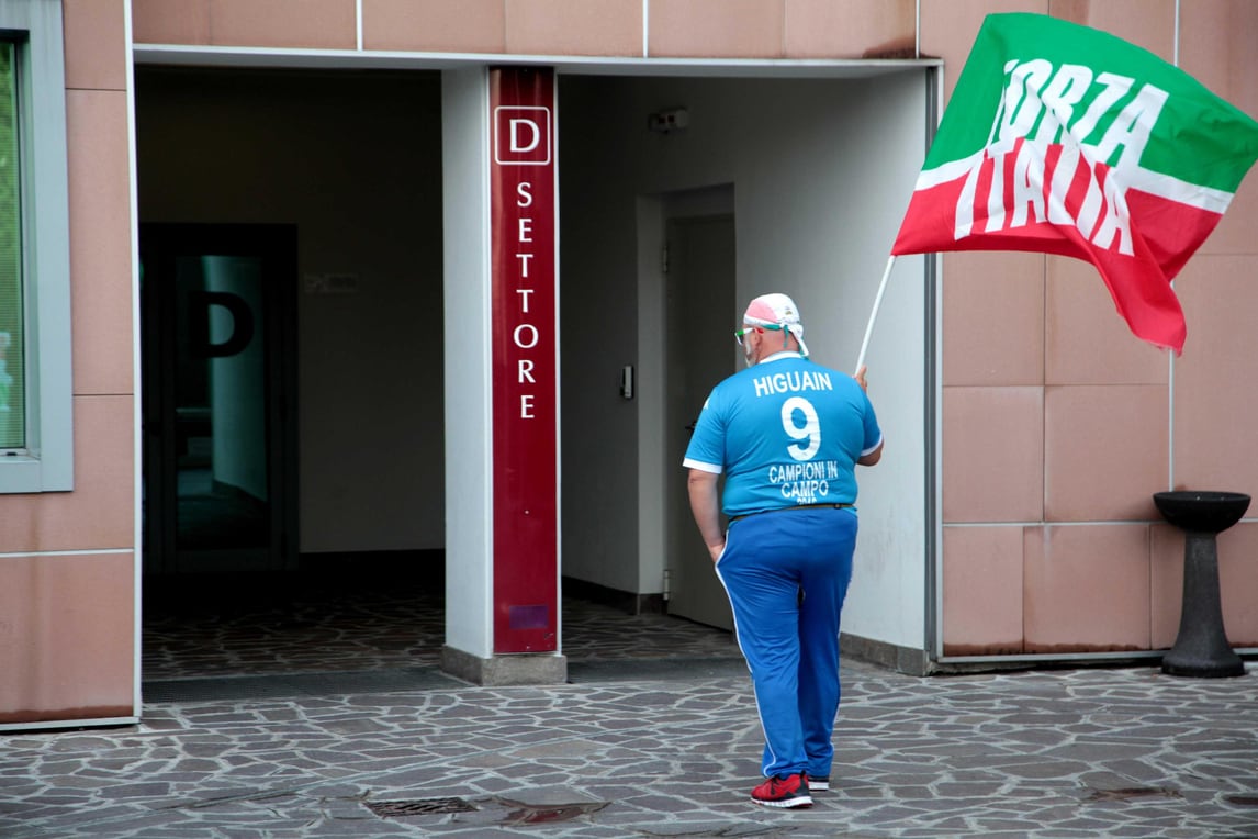 Berlusconi operato: a sostenerlo c'è anche un tifoso di Higuain