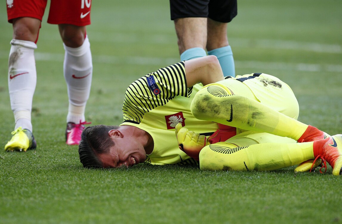 Polonia, brutta botta per Szczesny: «Un sorriso può servire anche se ti fai male»