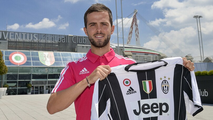 Calciomercato, Pjanic: «Ciao Roma, ti ricorderò sempre con affetto»
