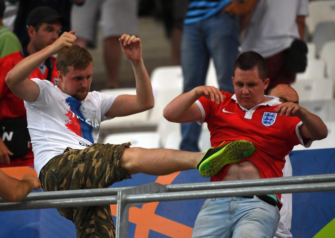 Euro 2016: scontri a Lille tra russi, inglesi e gallesi
