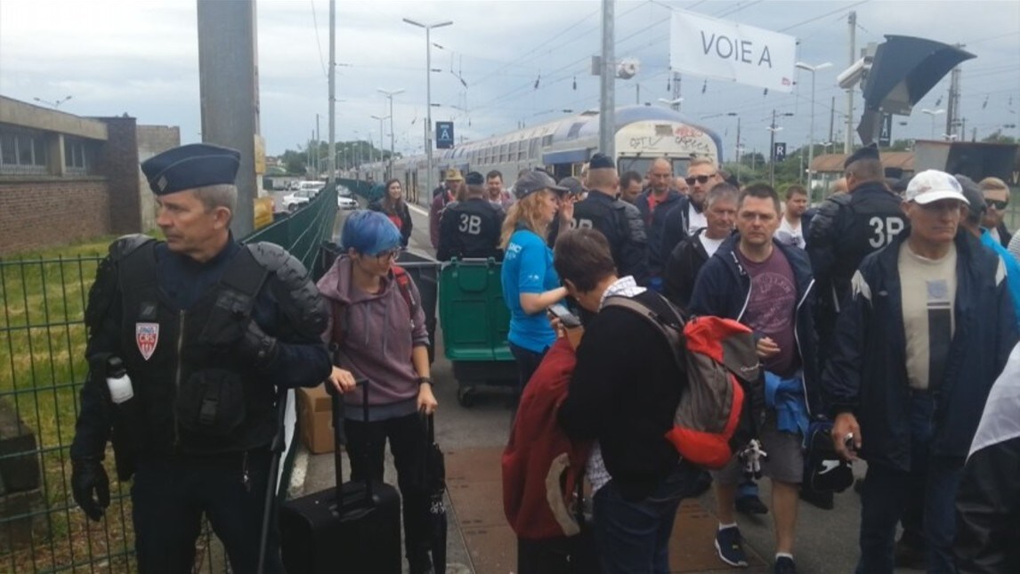 Inghilterra-Galles, controlli alla stazione di Lens