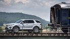 Land Rover Discovery Sport traina treno: foto