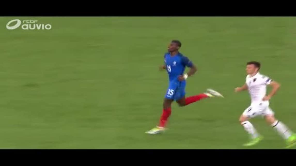 Gesto dell'ombrello o no? Le immagini di Pogba dalla tv belga