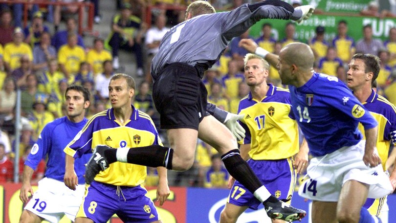 A Euro 2000 Svezia ko, Italia qualificata