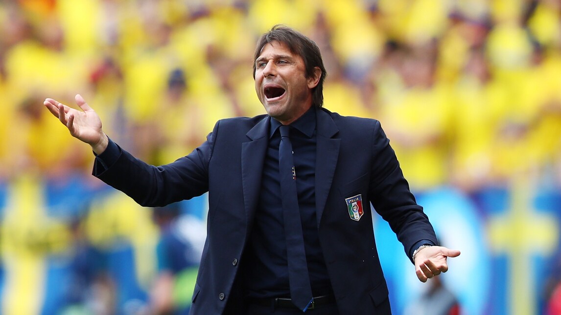 L'Italia soffre con la Svezia: tutte le facce di Conte in panchina